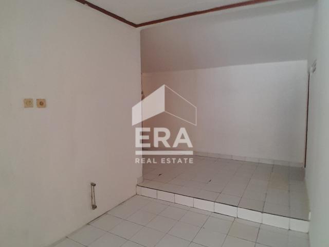 Rumah Bersih di Komplek Perumahan Pucang Gading