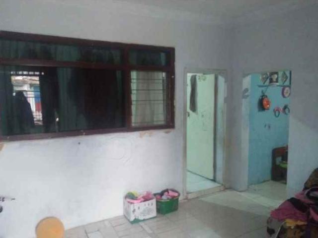 Rumah di Tepi Jalan Yos Sudarso Pasuruan Kota Jatim