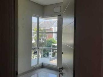 Rumah Di Cluster Lavesh Harapan Indah Bekasi