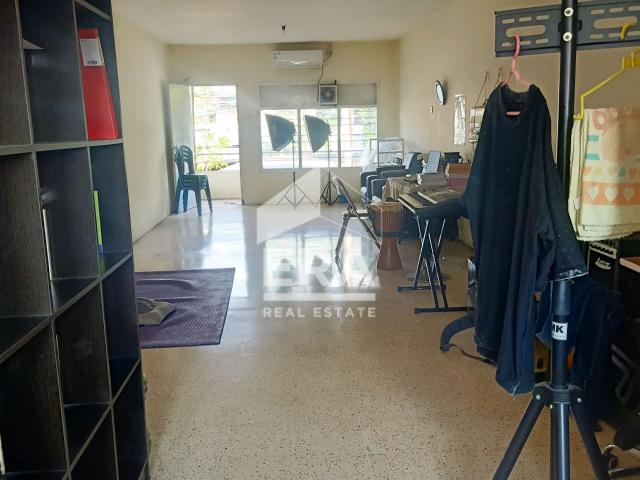 Rumah disamping Jalan Raya cocok untuk buka usaha