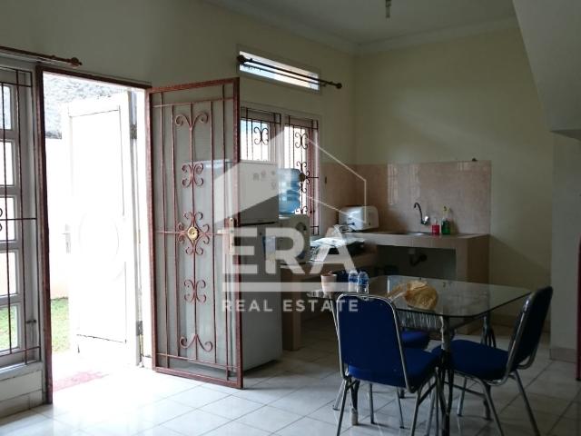Rumah dua lantai di Galuh Mas di jual CEPAT