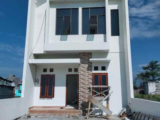 Rumah Dua Lantai di Kartasura