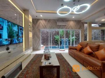 Rumah Mewah Dengan Kolam Renang di Grogol, Solo Baru