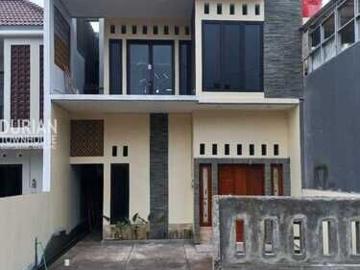 Rumah moderen dua lantai harga murah