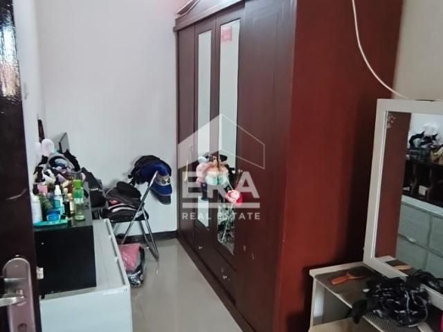 RUMAH SAYAP LENGKONG Dijual rumah tengah kota bandung Kawasan Dalem KAUM Strategis Dekat kemana mana Kt4 Km3 Lt 115 Lb 100 SHM Lostrik 1300 Air PDAM Free AC Free Mesin cuci Free wifi 1th. Terhitung bu