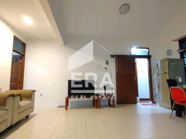 Rumah Semi Furnished Terawat Nyaman di Turangga