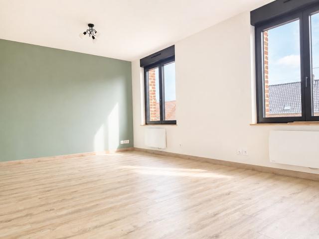 RUMEGIES CENTRE APPARTEMENT TRIPLEX ATYPIQUE ENTIÈREMENT RÉNOVÉ