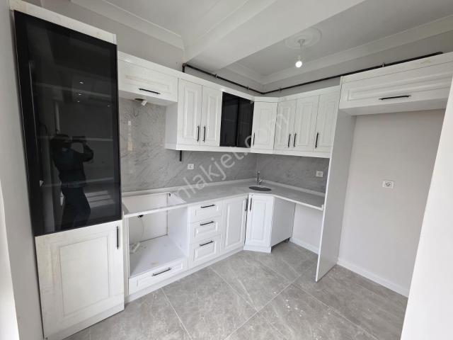 Rumeli Mah. Havuzlu Site İçerisinde 1+1 Ayrı Mutfak 60m2 Satılık