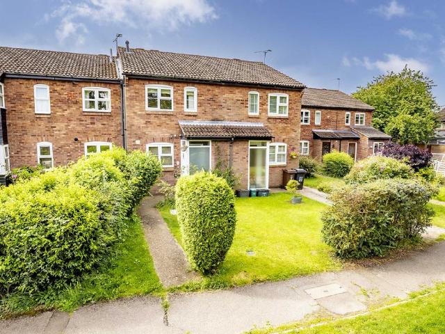 Runcie Close, St. Albans. 2 bed terraced house to rent £2,100 pcm £485 pw
