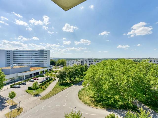 Rund um Fernblick & West Balkon bequem, gehoben & renoviert hell & sonnig inklusive Einbauküche