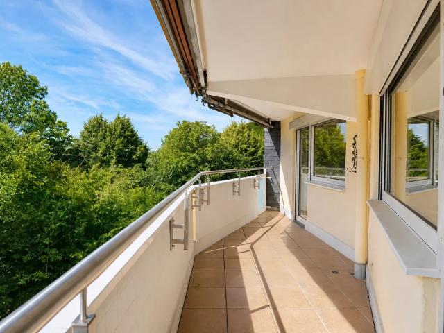 Rund 57 m² große 2 Zimmer Wohnung mit Loggia, modernem Duschbad und Aufzug in Hagen Eilpe