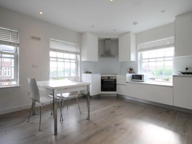 Rundell Crescent, Hendon Central NW4, 2 bed flat to rent, £2,200 pcm | PrimeLocation