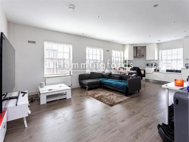 Rundell Crescent, Hendon NW4, 2 bed flat to rent, £2,200 pcm | PrimeLocation