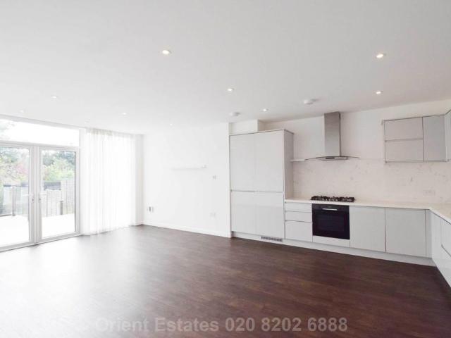 Rundell Crescent, London, NW4 3BS, United Kingdom | 4 bed duplex for rent #138594156 | Rentberry
