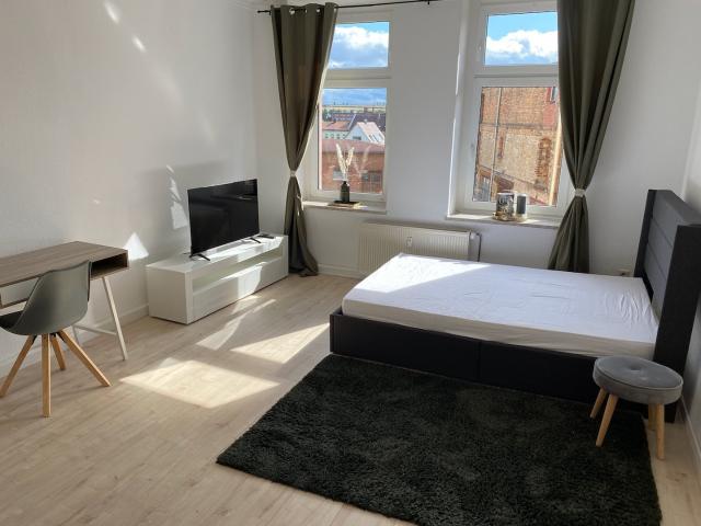 Rundum sorglos Paket! Möbliertes WG Zimmer WLAN & Nebenkosten in renovierter 4 Zi Whg 3 Min. von FH