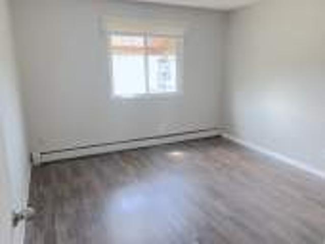 Rundvall Manor Apartments | 10435 156 Street