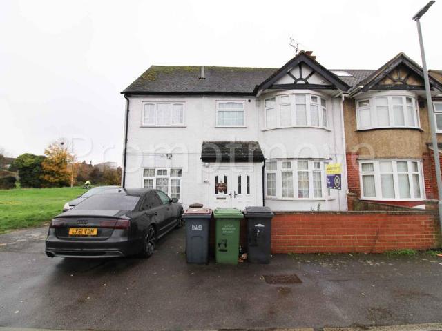 Runfold Avenue Luton LU3 2EH 4 bed end of terrace house to rent £1,900 pcm £438 pw