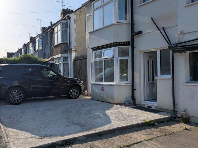 Runley Road, Luton, Beds LU1, 7 bed terraced house to rent, £3,000 pcm | PrimeLocation