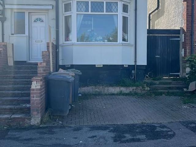 Runley Road, Luton LU1, 3 bed end terrace house to rent, £1,700 pcm | PrimeLocation