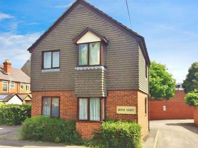 Runnemede Road, Egham, Surrey TW20, 1 bed flat to rent, £1,100 pcm | PrimeLocation