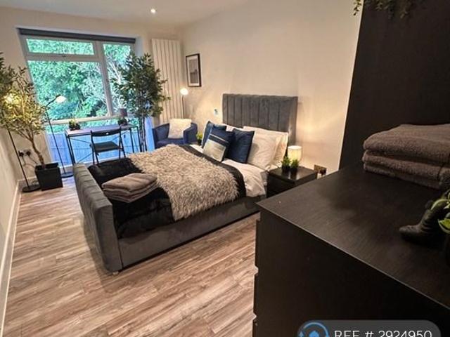 Runnelfield, Harrow, HA1 4 bed semi detached house to rent £3,999 pcm £923 pw