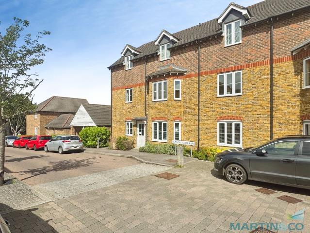 Running Foxes Lane, Singleton, Ashford TN23, 2 bed flat to rent, £1,100 pcm | PrimeLocation