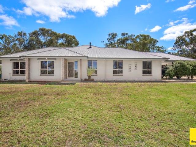 'Runnymede Heights Estate Acreage Living!'