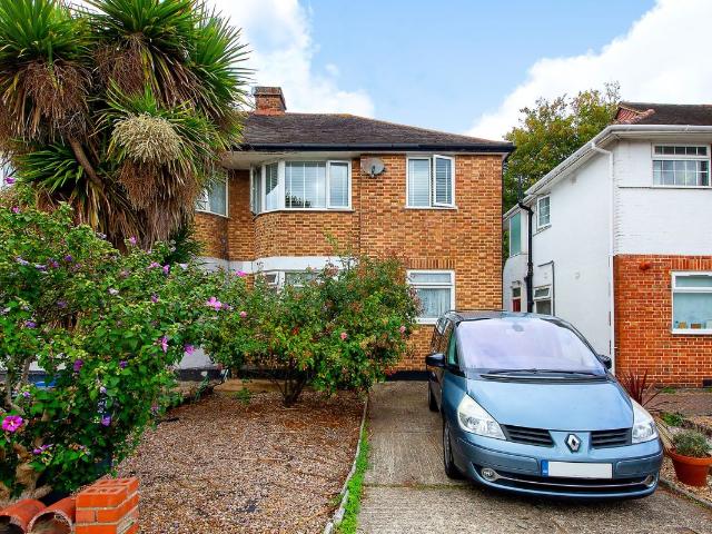 Runnymede, Wandsworth Common SW19, 2 bed property to rent, £2,150 pcm | PrimeLocation