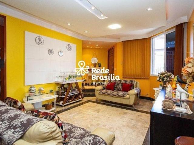 Rua 3A | Casa 06 Quartos sendo 02 Suítes com 2 Salas Varanda e 2 Vagas de Garagem Coberta Núcleo