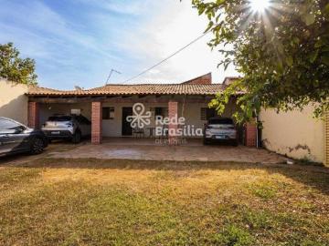 Rua 3c | Casa com 3 Quartos sendo 1 Suíte com 2 Vagas de Garagem Vicente Pires