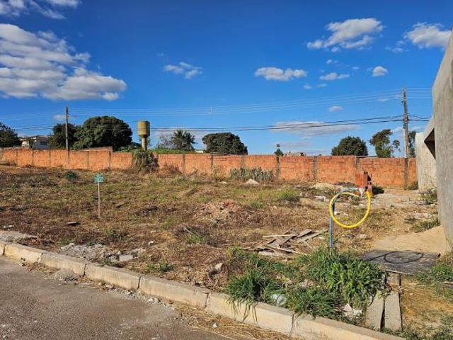 Rua 04 Excelente lote de 300m² em condominio padrão americano!