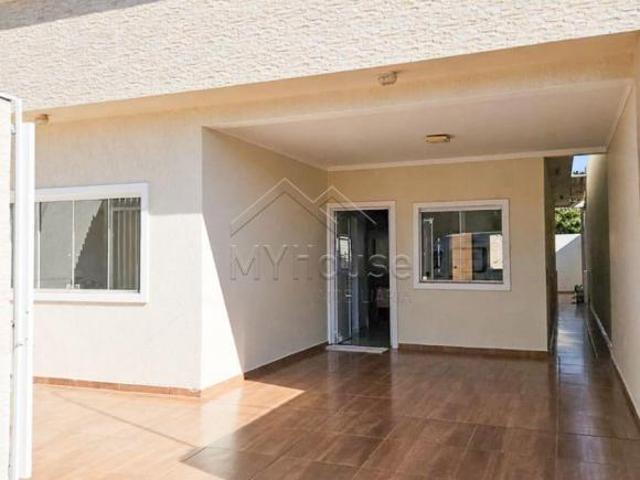 Rua 11 Casa dentro de condomínio 3 quartos 1 suíte reformada