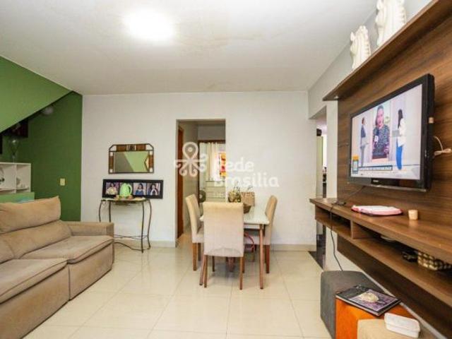 Rua 30 | Casa Nascente de dois pavimentos | Vila Telebrasília
