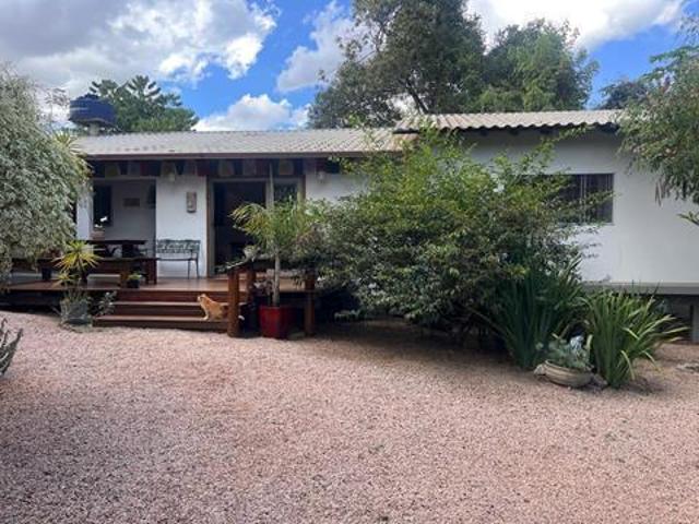 Rua C Duas casas a venda com lote grande no Vila Bandeira em Alto Paraíso GO