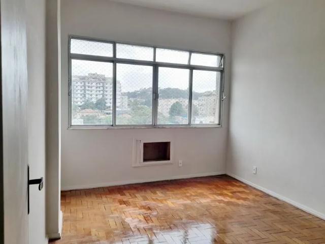 Rua Cândido Benicio. Apto reformado com 2 dormitórios + dependências + vaga, aluguel ou à venda, 94