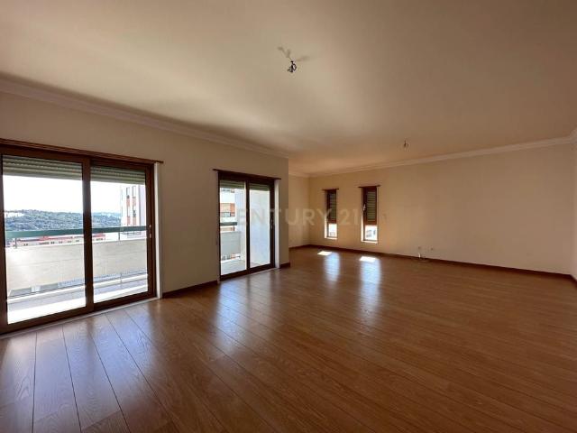 Rua Cesário Verde, Carnaxide e Queijas, Lisbon 2790 491