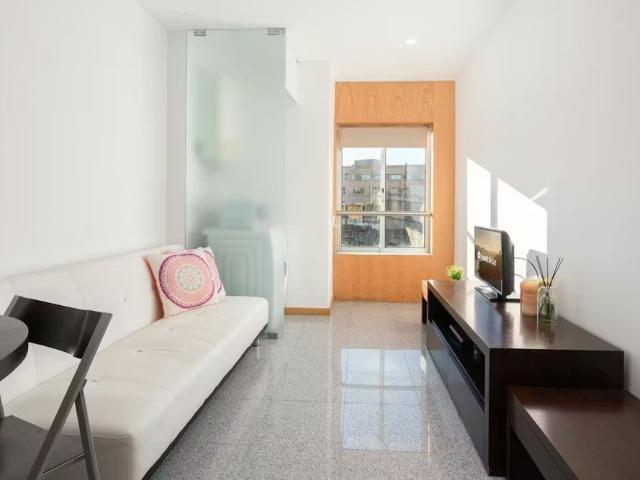 Rua Álvaro de Castelões, Porto, Braga 4200