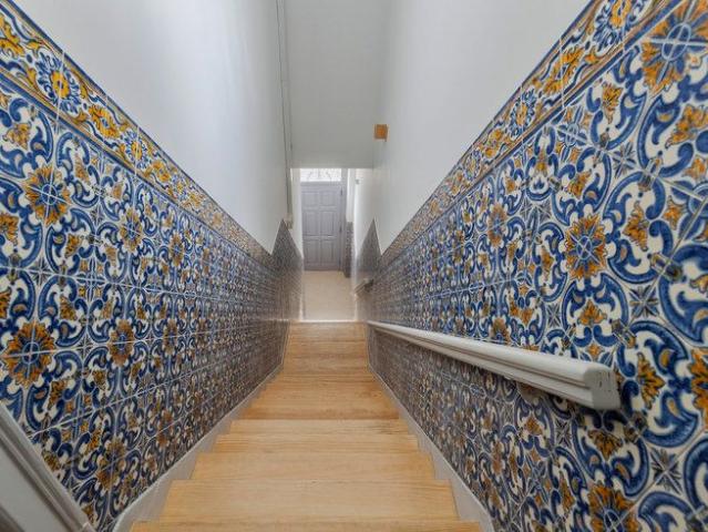 Rua Almeida Garrett 30
