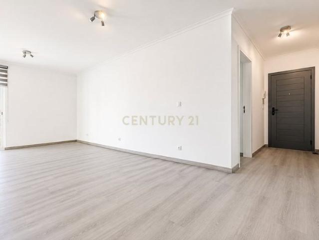 RUA DA BOLÍVIA, 19, CONJUNTO HABITACIONAL DA VÁRZEA, QUADRA 2 BLOCO A 3.ºG, Ilha da Madeira, Madeira 9000 087