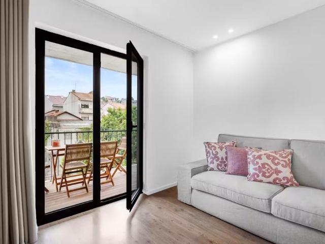 Rua de Santos Pousada, Porto, Porto District 4000 487