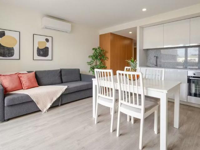 Rua de Pinto Bessa, Porto, Braga 4300 428