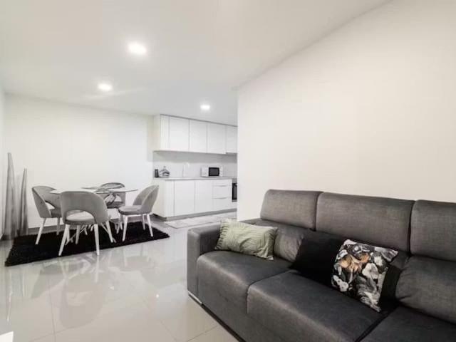 Rua Escura, Porto, Braga 4050 242