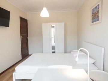 Rua Henrique Galvão, Vila Nova de Gaia, Porto 4430