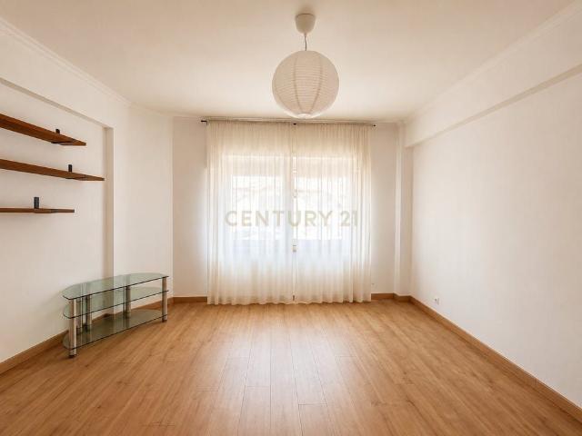 Rua Sampaio Bruno 75 R/C A, Carcavelos e Parede, Lisbon 2775 279