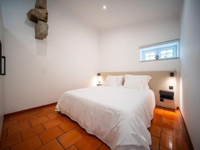 Rua Paula Ferreira 24