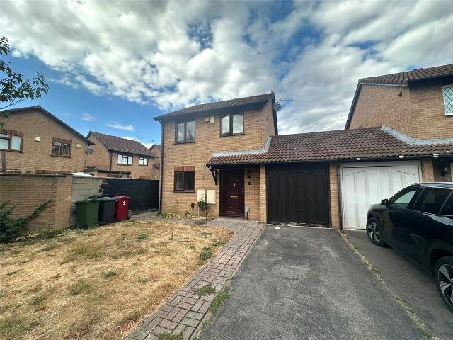 Ruby Close, Slough SL1, 3 bed link detached house to rent, £2,000 pcm | PrimeLocation