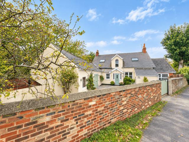 Ruby Cottage, Crook, DL15 4 bed cottage to rent £2,000 pcm £462 pw