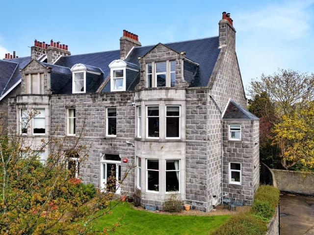 Rubislaw Den North, Aberdeen, AB15 6 bed semi detached house to rent £2,800 pcm £646 pw