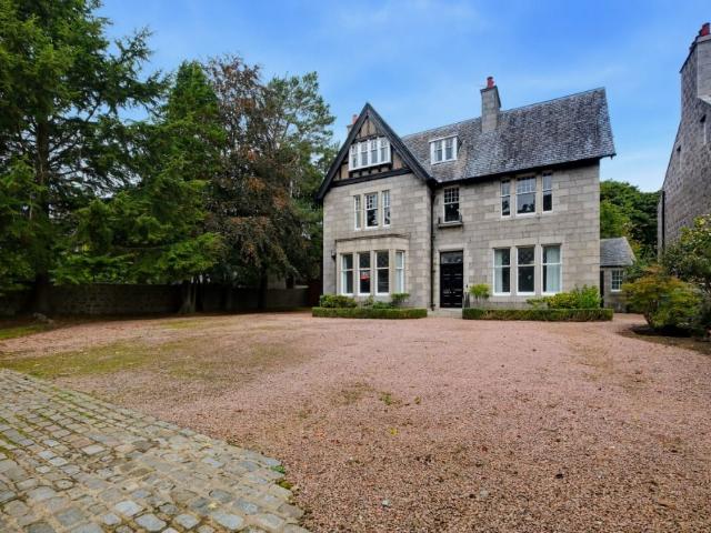 Rubislaw Den South, West End, Aberdeen AB15, 3 bed flat to rent, £2,100 pcm | PrimeLocation