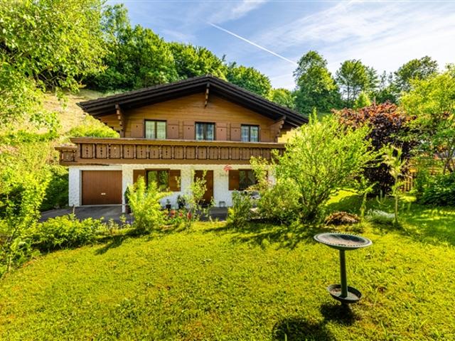 Rückzugsort im Grünen – Charmantes Chalet mit viel Umschwung
